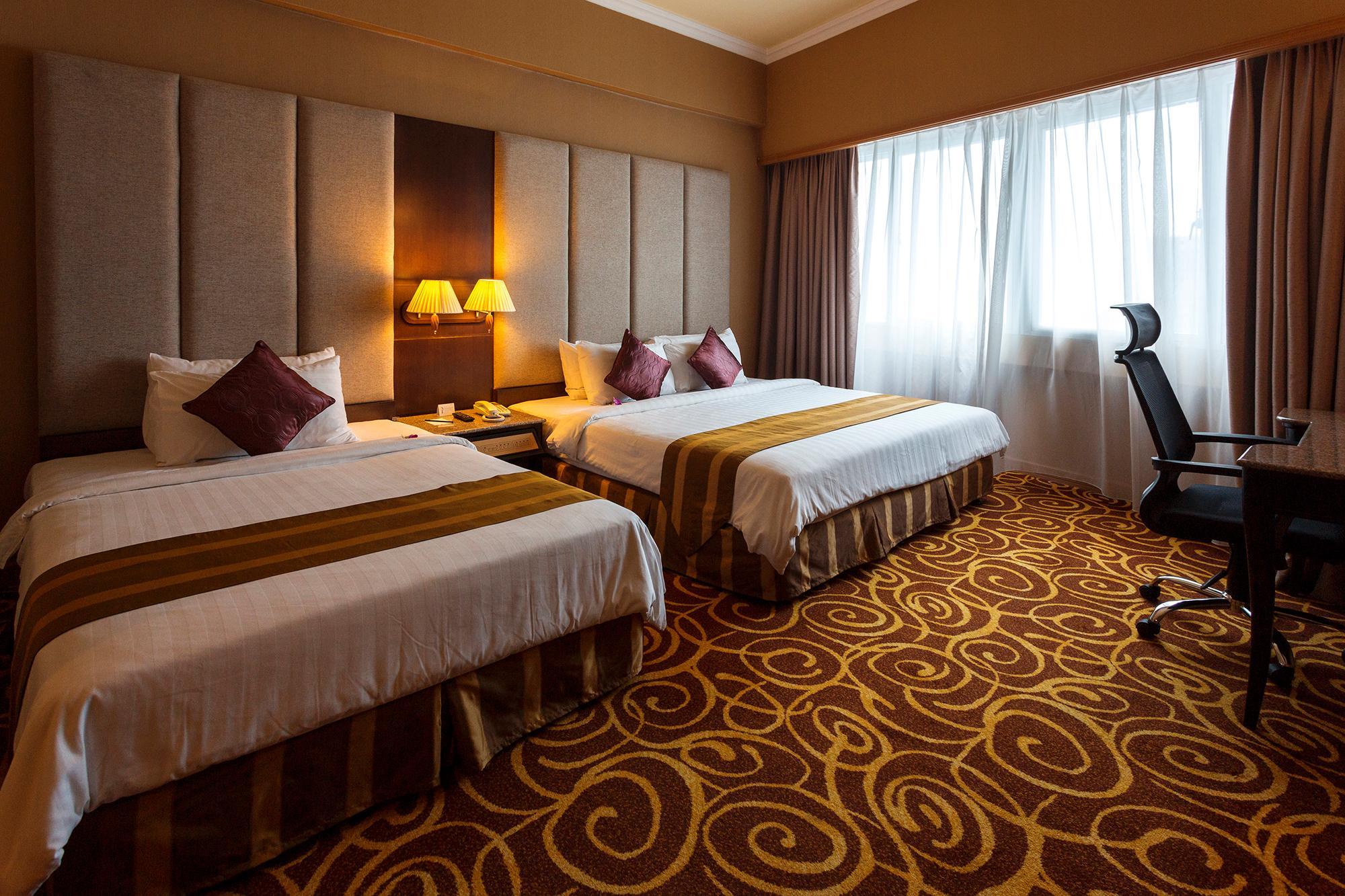Mega Hotel Sdn Bhd Мири Екстериор снимка