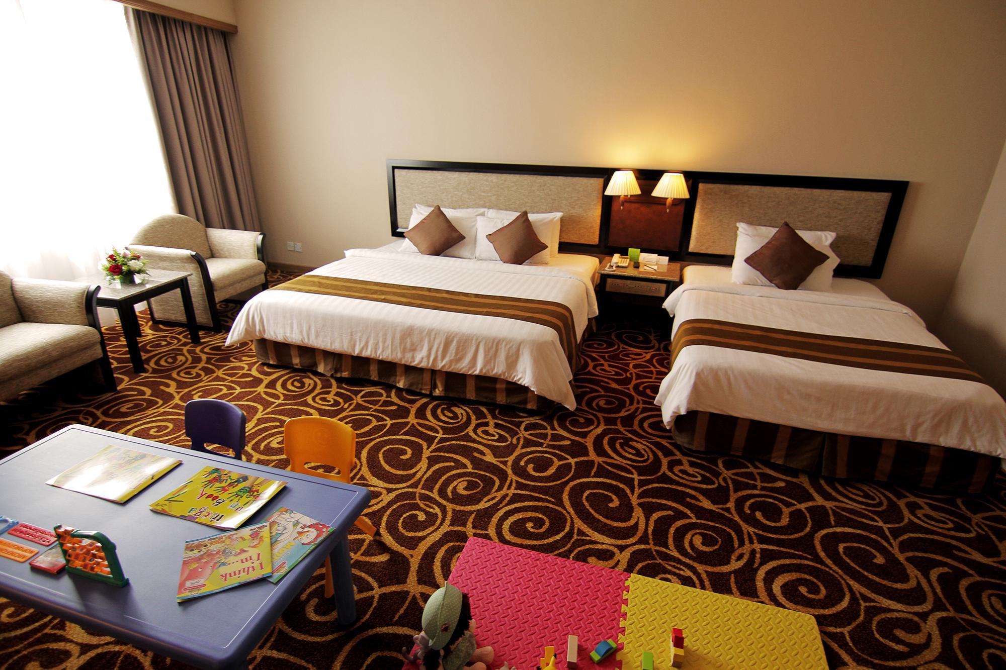 Mega Hotel Sdn Bhd Мири Екстериор снимка