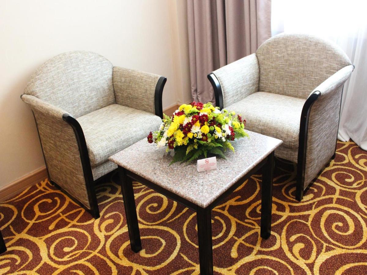Mega Hotel Sdn Bhd Мири Екстериор снимка