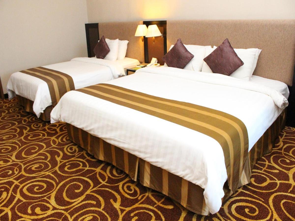 Mega Hotel Sdn Bhd Мири Екстериор снимка