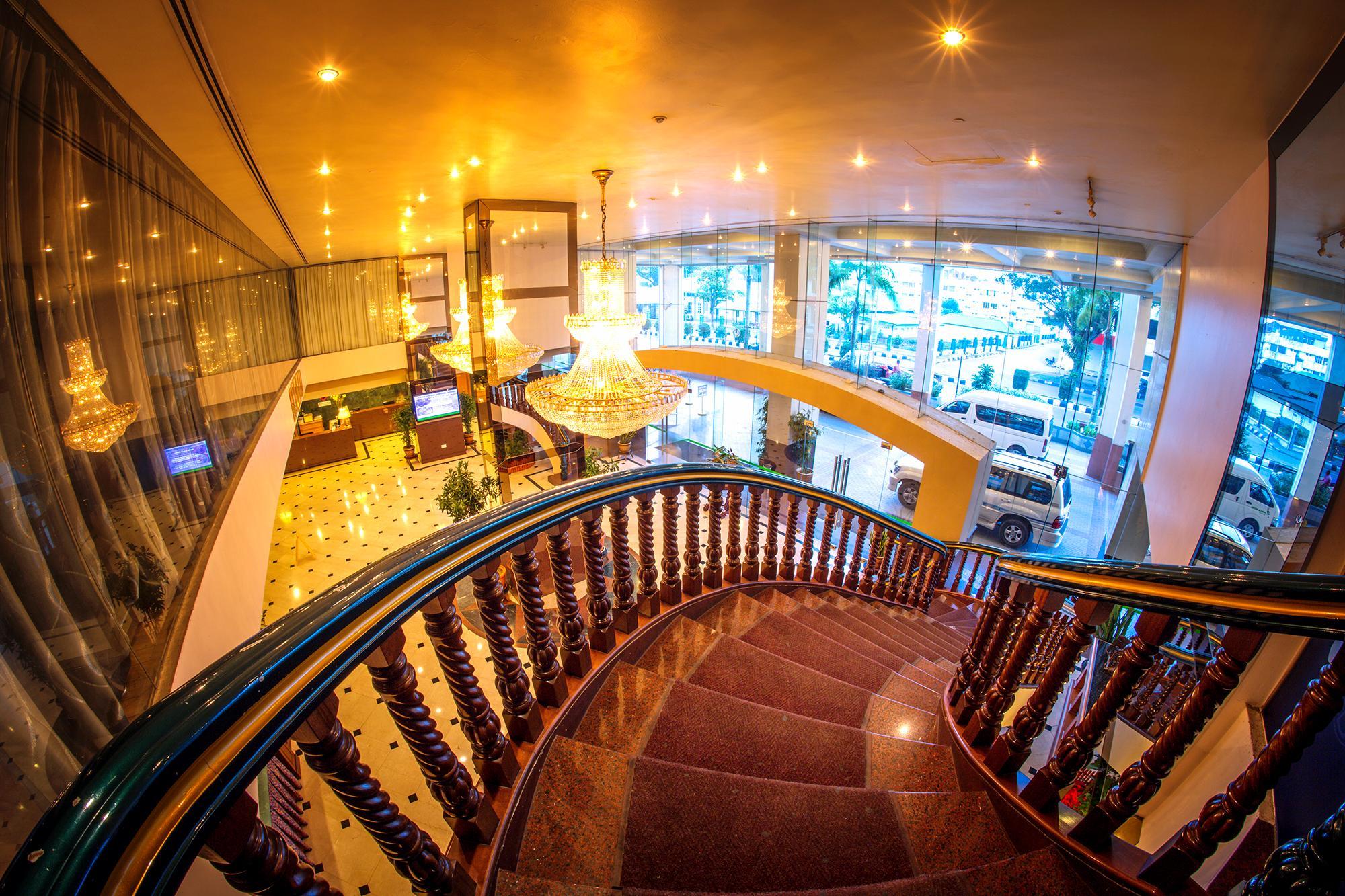 Mega Hotel Sdn Bhd Мири Екстериор снимка