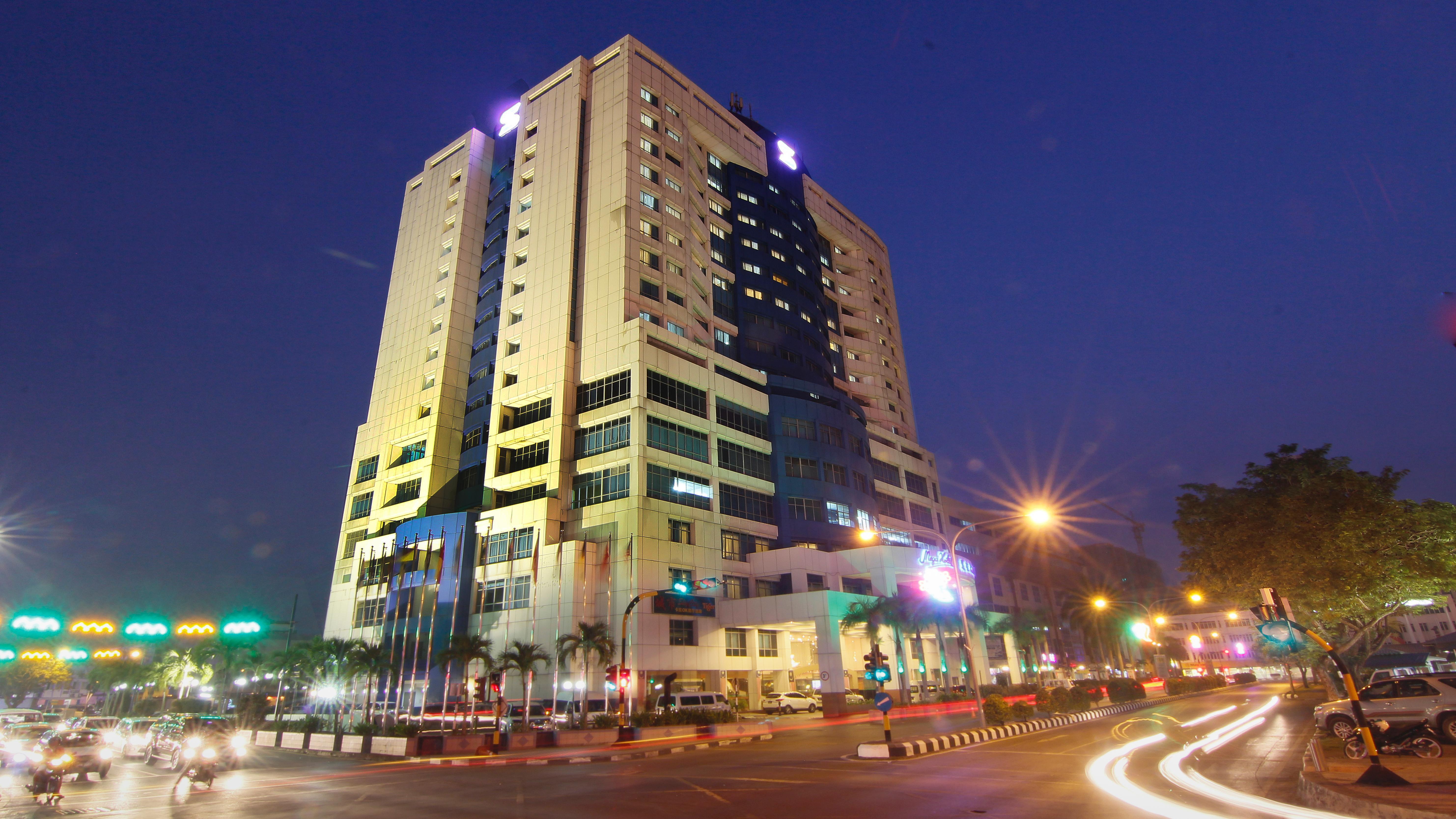 Mega Hotel Sdn Bhd Мири Екстериор снимка