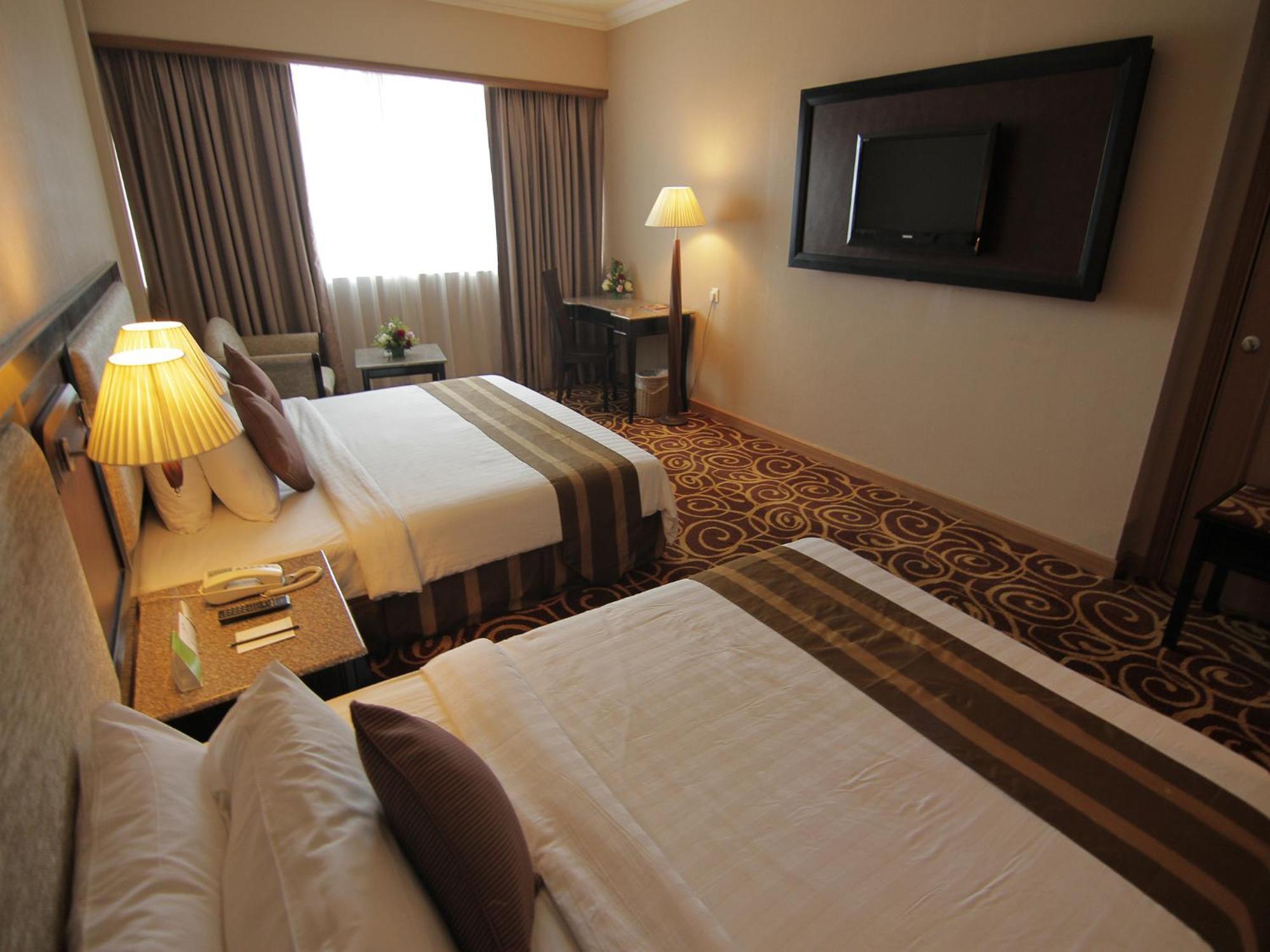 Mega Hotel Sdn Bhd Мири Екстериор снимка