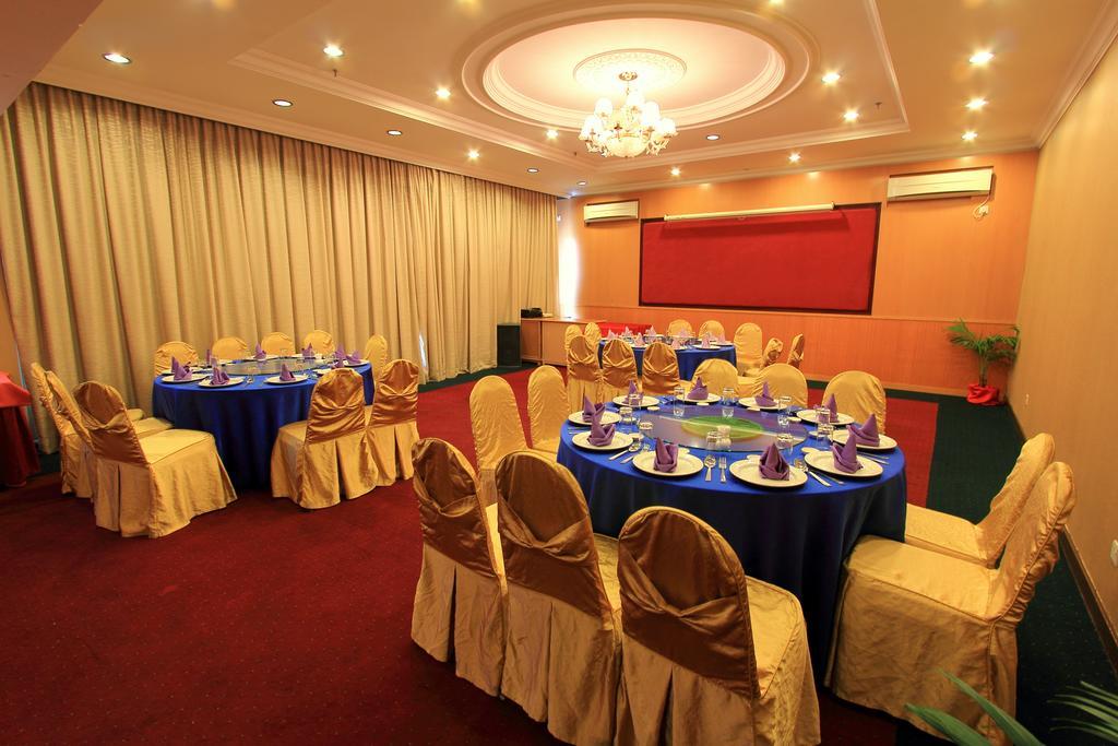 Mega Hotel Sdn Bhd Мири Екстериор снимка