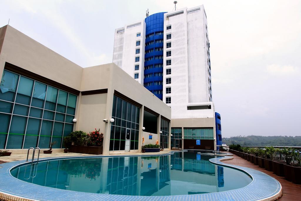 Mega Hotel Sdn Bhd Мири Екстериор снимка