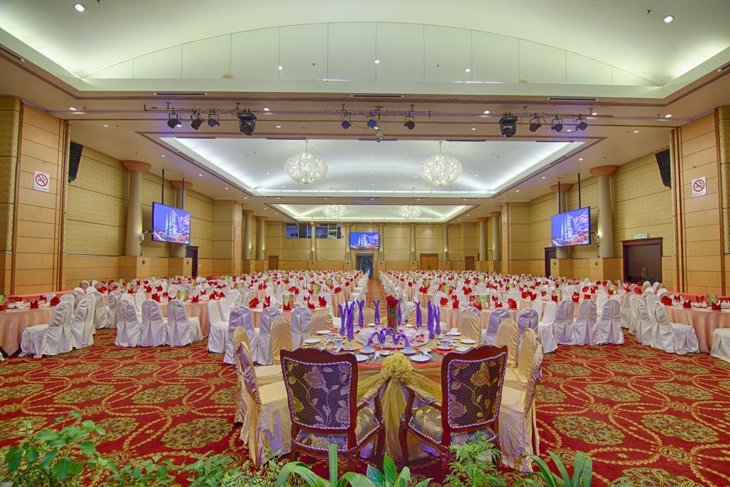 Mega Hotel Sdn Bhd Мири Екстериор снимка