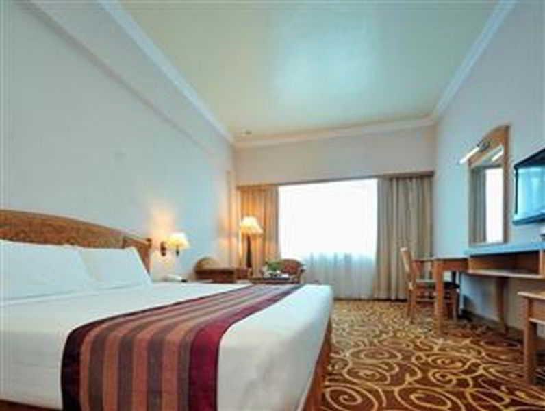 Mega Hotel Sdn Bhd Мири Екстериор снимка