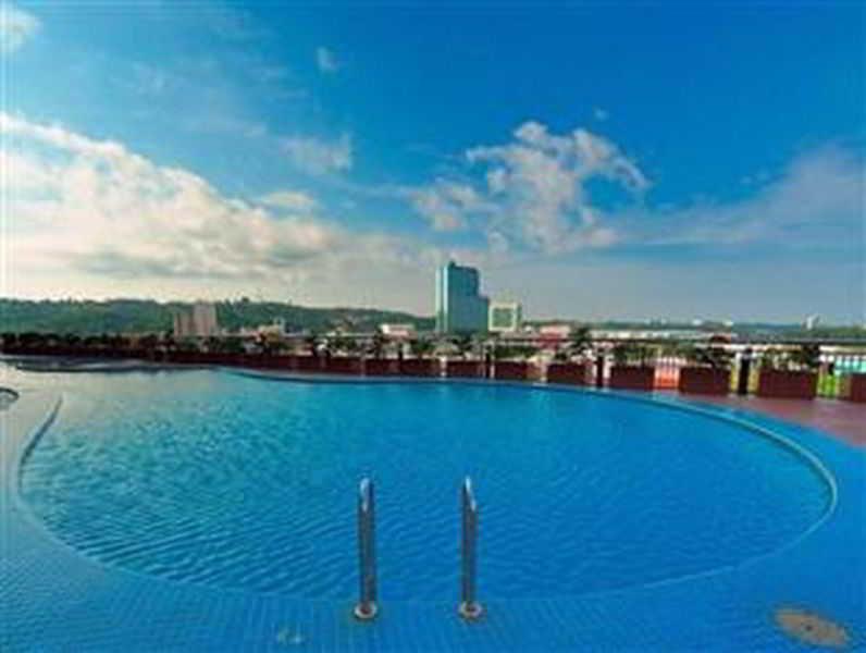 Mega Hotel Sdn Bhd Мири Екстериор снимка