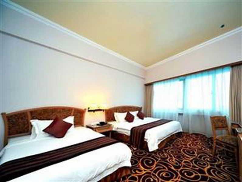 Mega Hotel Sdn Bhd Мири Екстериор снимка