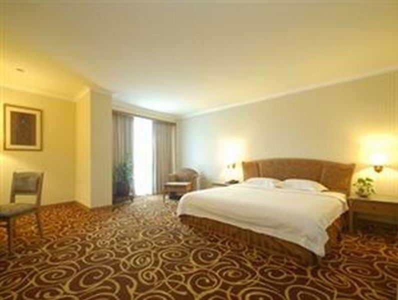 Mega Hotel Sdn Bhd Мири Екстериор снимка