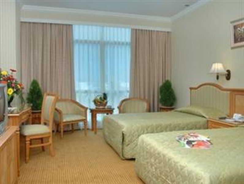 Mega Hotel Sdn Bhd Мири Екстериор снимка