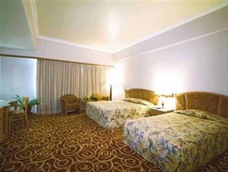 Mega Hotel Sdn Bhd Мири Екстериор снимка