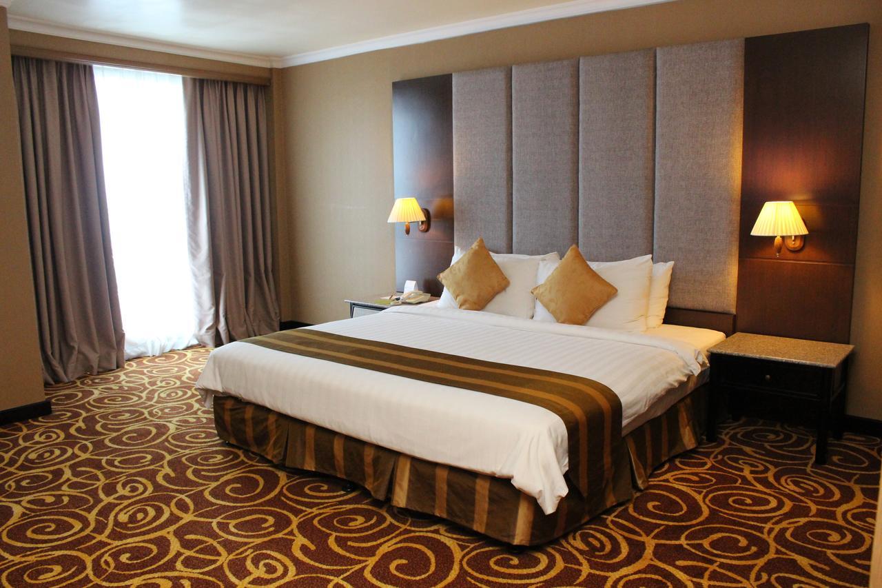 Mega Hotel Sdn Bhd Мири Екстериор снимка
