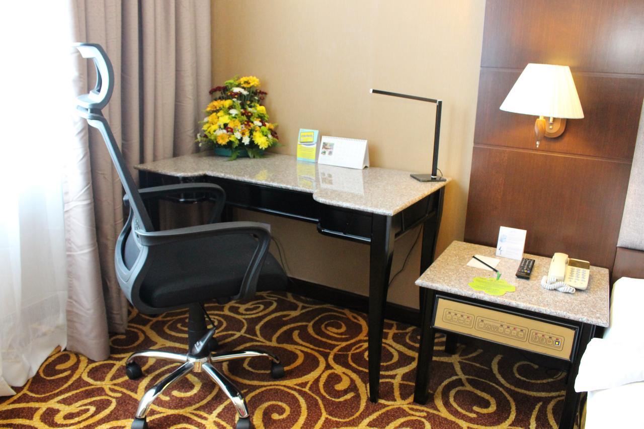 Mega Hotel Sdn Bhd Мири Екстериор снимка