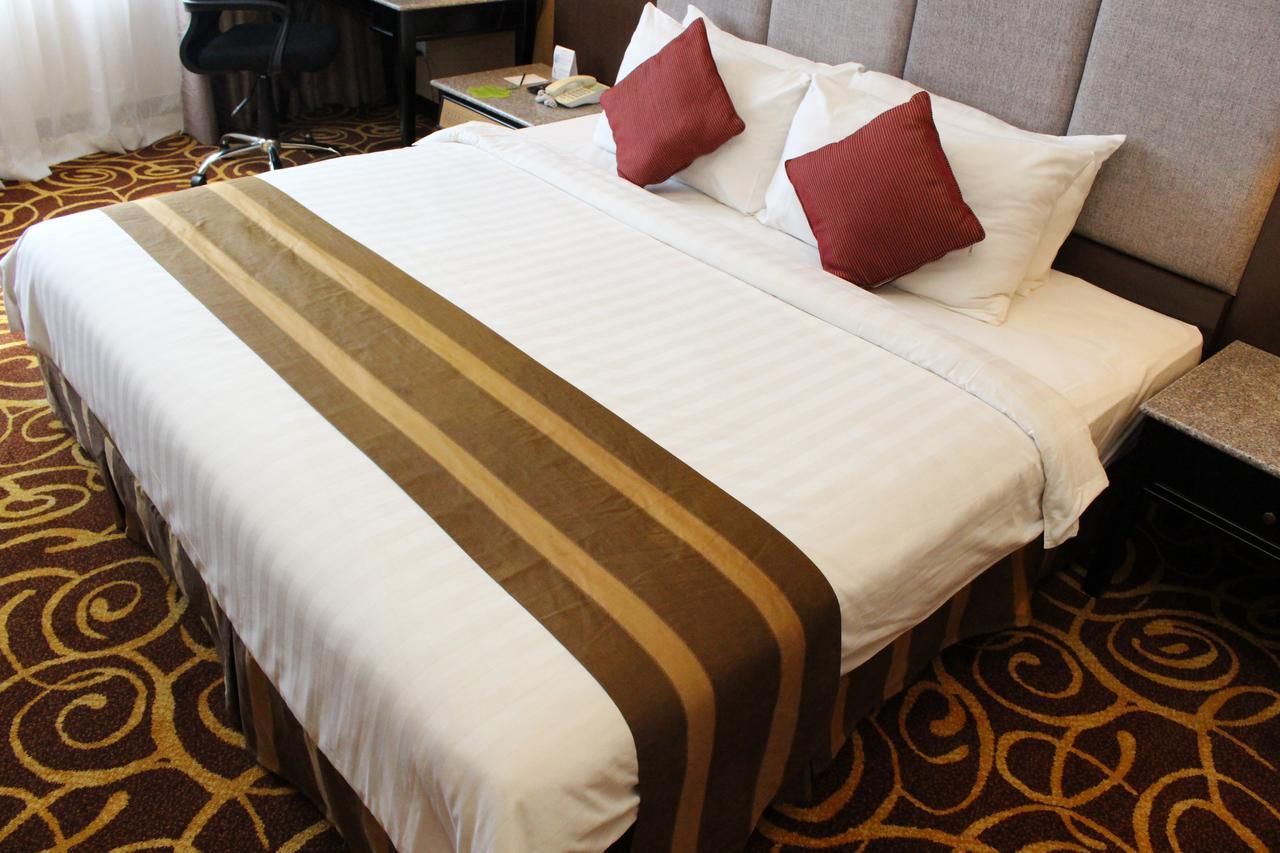 Mega Hotel Sdn Bhd Мири Екстериор снимка
