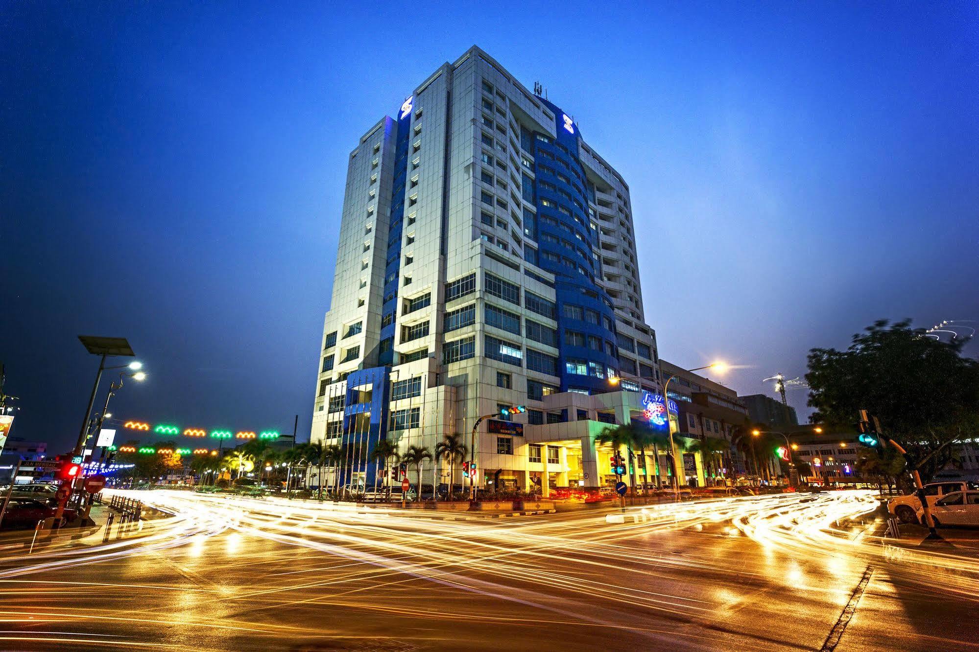 Mega Hotel Sdn Bhd Мири Екстериор снимка