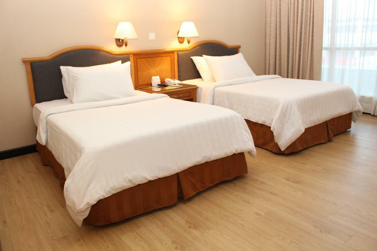 Mega Hotel Sdn Bhd Мири Екстериор снимка