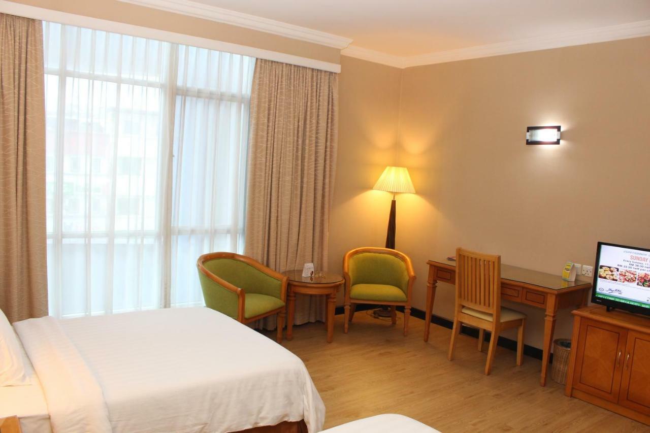 Mega Hotel Sdn Bhd Мири Екстериор снимка