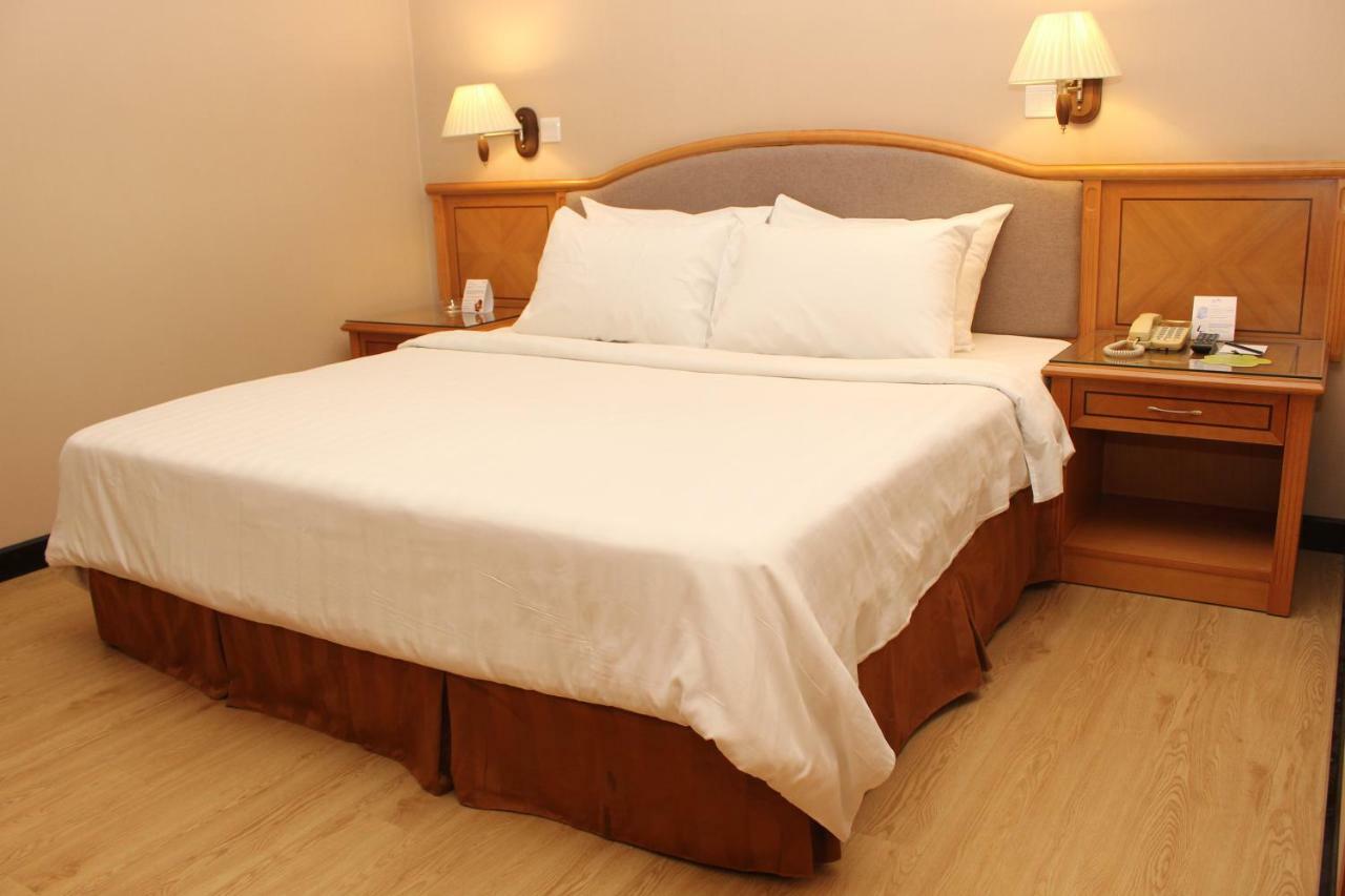 Mega Hotel Sdn Bhd Мири Екстериор снимка